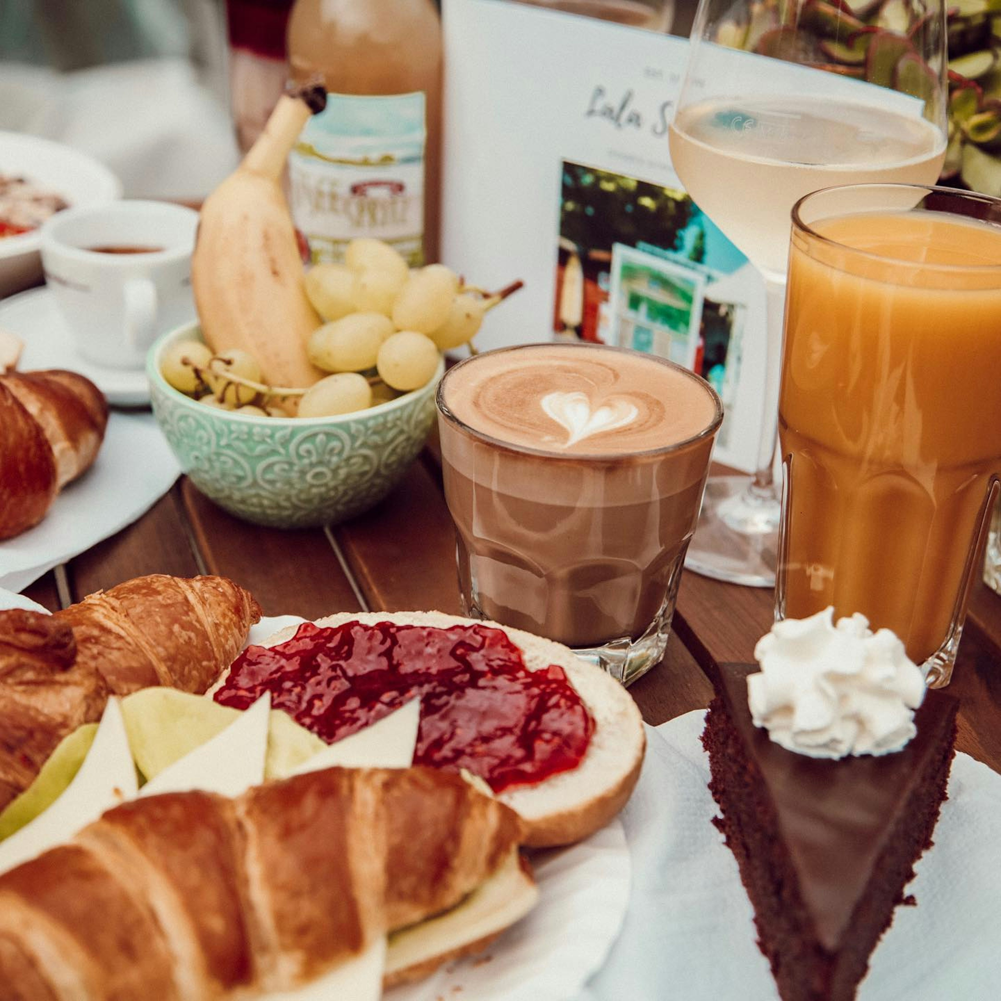 Fruehstück und Kaffee